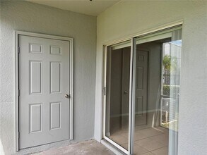 6512 Osprey Lake Cir in Riverview, FL - Building Photo - Building Photo