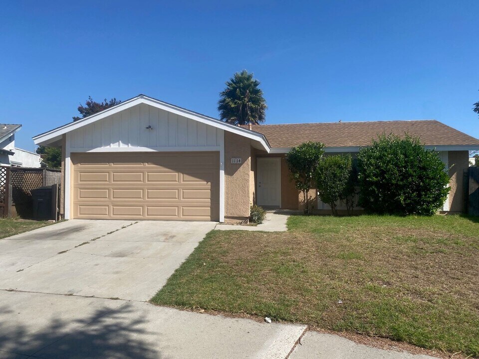 1114 Lawrence Way in Oxnard, CA - Building Photo