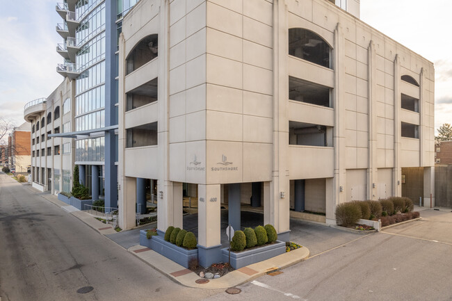 SouthShore in Newport, KY - Foto de edificio - Building Photo