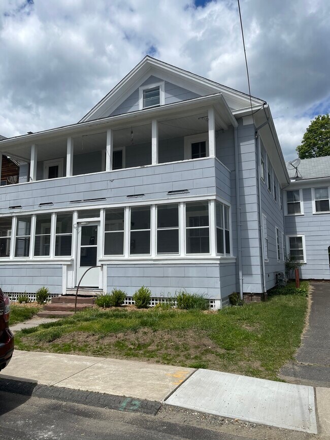 71 Oak St Rentals in Windsor Locks, CT