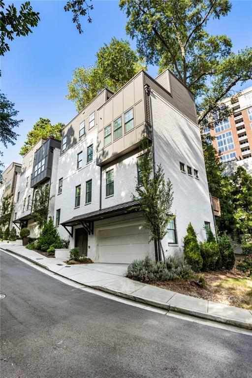 1819 Huntington Hills Ln NW in Atlanta, GA - Building Photo - Building Photo