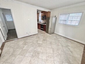 208 Seaview St in Manhattan Beach, CA - Building Photo - Building Photo