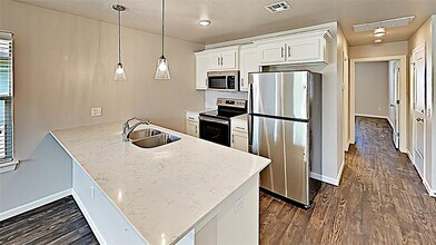 11527 Keystone Cir in Oklahoma City, OK - Building Photo - Building Photo