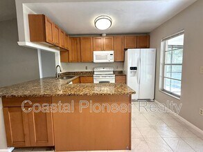 5723 Kneeland Ln in Tampa, FL - Building Photo - Building Photo
