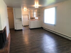 1330 NE Hillside Dr, Unit B in Pullman, WA - Foto de edificio - Building Photo