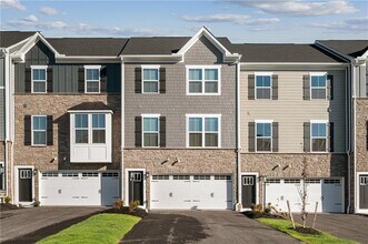 204 Scenic Dr in Canonsburg, PA - Foto de edificio - Building Photo