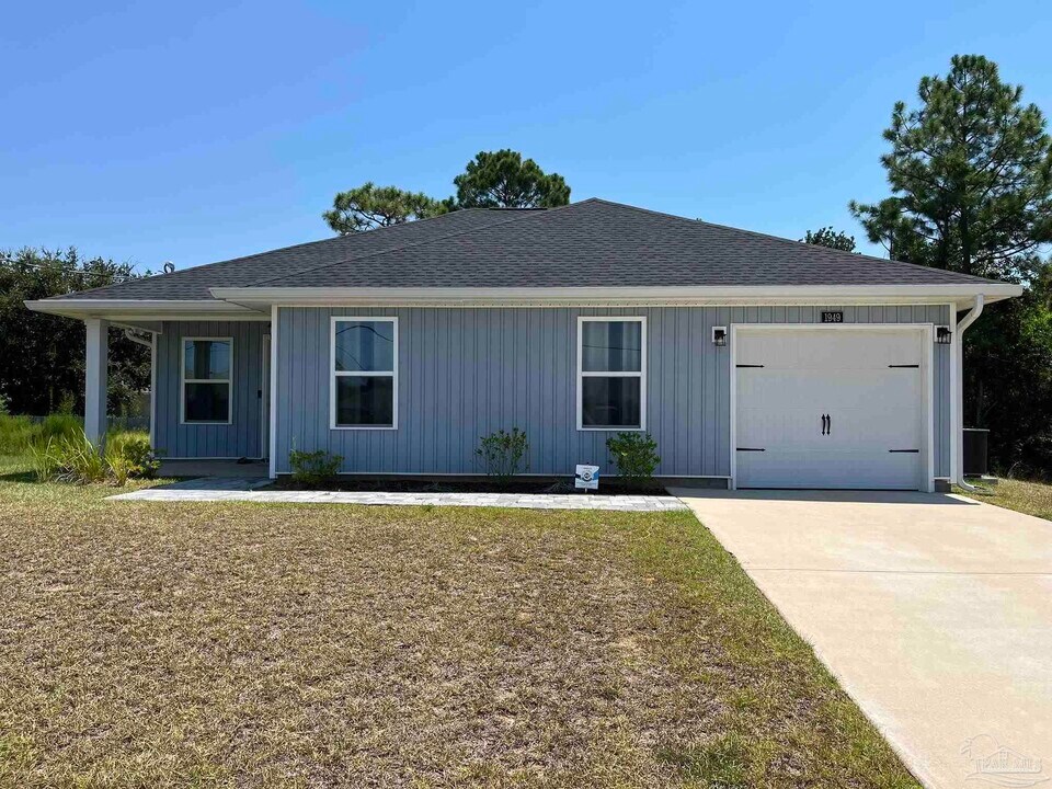 1949 Justice Cir in Gulf Breeze, FL - Building Photo