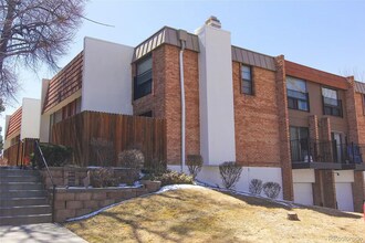 6468 E Bates Ave in Denver, CO - Foto de edificio - Building Photo