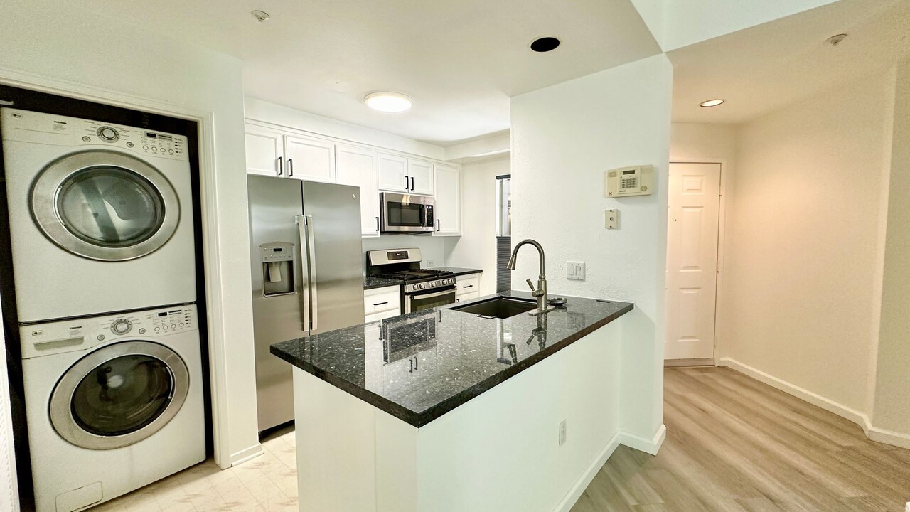 260 Caldecott Ln in Oakland, CA - Building Photo
