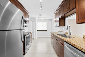 313 SE 4th Terrace in Dania Beach, FL - Building Photo - Building Photo