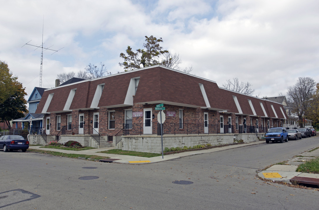 Holt Manor in Dayton, OH - Building Photo