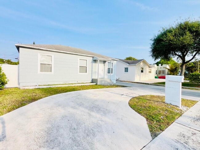 909 C St in Lake Worth Beach, FL - Building Photo - Building Photo