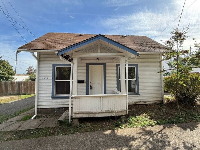 property at 1353 Commercial St SE