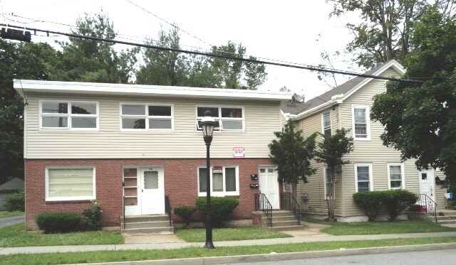 31-33 Lagrange Ave in Poughkeepsie, NY - Building Photo