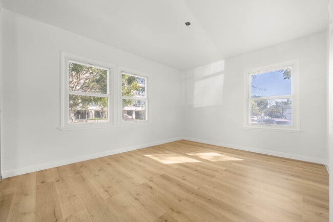 8813 Belford Ave in Los Angeles, CA - Building Photo - Building Photo