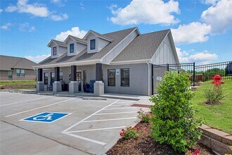 12733 NW 2nd St in Yukon, OK - Building Photo - Building Photo