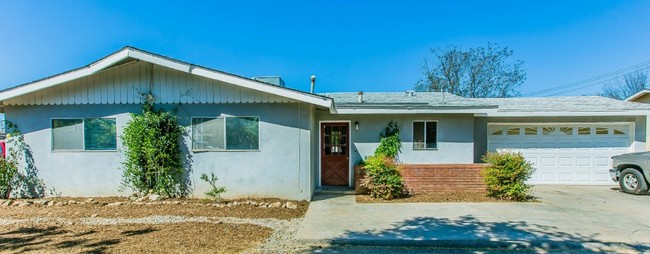 419-423 W County Line Rd in Calimesa, CA - Building Photo - Building Photo