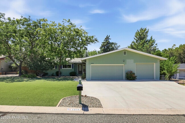 property at 1978 Catalpa Cir
