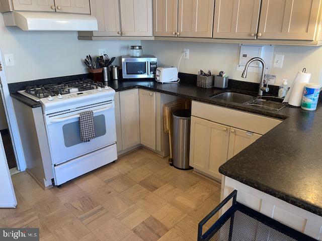 property at 522 21st St NW