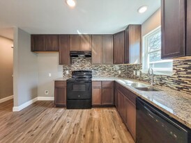 1702 Clark St in Commerce, TX - Building Photo