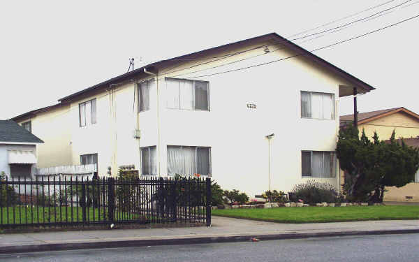 1739 W 147 St in Gardena, CA - Foto de edificio