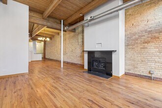 1140 W Cornelia Ave in Chicago, IL - Foto de edificio - Building Photo