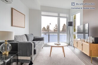 17675 NE 69th Ct, Unit FL3-ID1004 in Redmond, WA - Foto de edificio - Building Photo