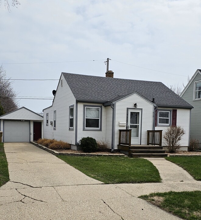 7923 25th Ct in Kenosha, WI - Foto de edificio