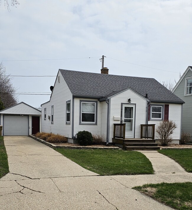 property at 7923 25th Ct