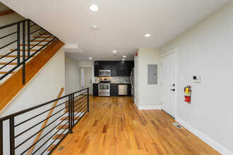 426 N 40th St in Philadelphia, PA - Building Photo - Interior Photo