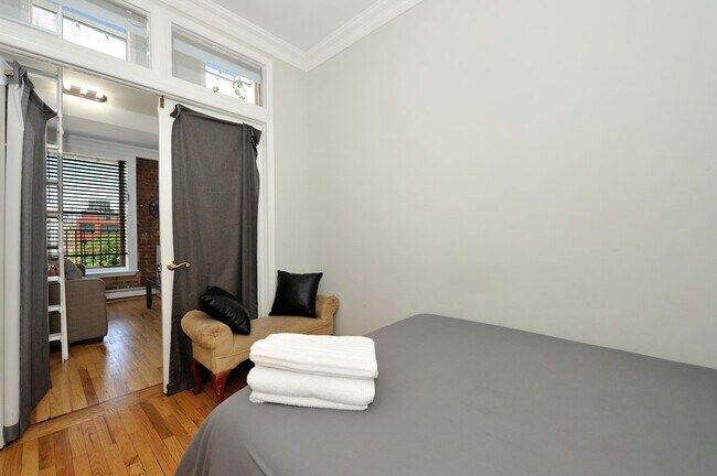 468W W 47th St in New York, NY - Foto de edificio - Building Photo