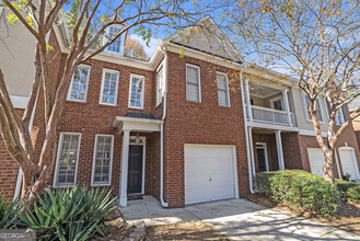 4746 Longcourt Dr in Atlanta, GA - Foto de edificio - Building Photo