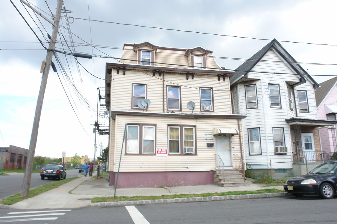 224 Lewis St in Perth Amboy, NJ - Building Photo