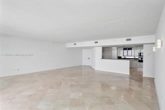 1643 Brickell Ave, Unit 2406 in Miami, FL - Building Photo - Building Photo