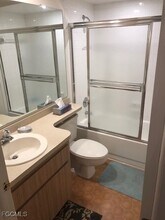 8534 Charter Club Cir in Ft. Myers, FL - Foto de edificio - Building Photo