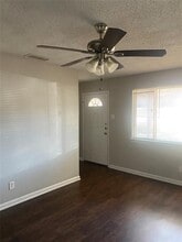 939 E Red Bird Ln in Dallas, TX - Building Photo - Building Photo