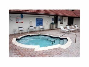 8433 Forest Hills Dr in Coral Springs, FL - Building Photo - Building Photo