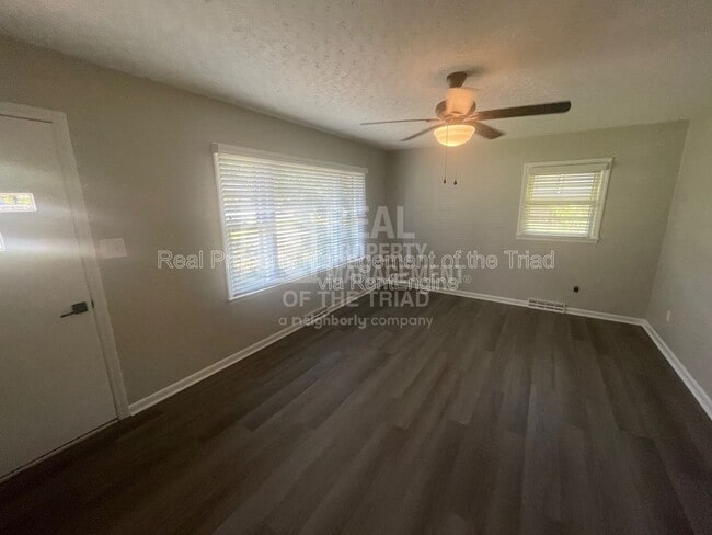 803 Graylyn Dr in High Point, NC - Building Photo - Building Photo