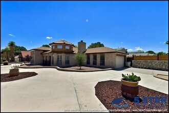 11620 Maria Seanes Dr in El Paso, TX - Building Photo - Building Photo