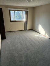 1408 E 27th Ave in Hutchinson, KS - Building Photo - Building Photo