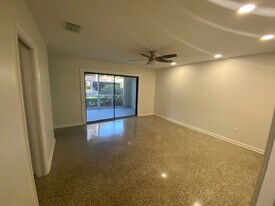 921 NE 6th Ave in Gainesville, FL - Building Photo