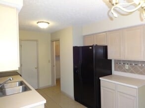 2097 Earlsway Dr in Grove City, OH - Building Photo - Building Photo