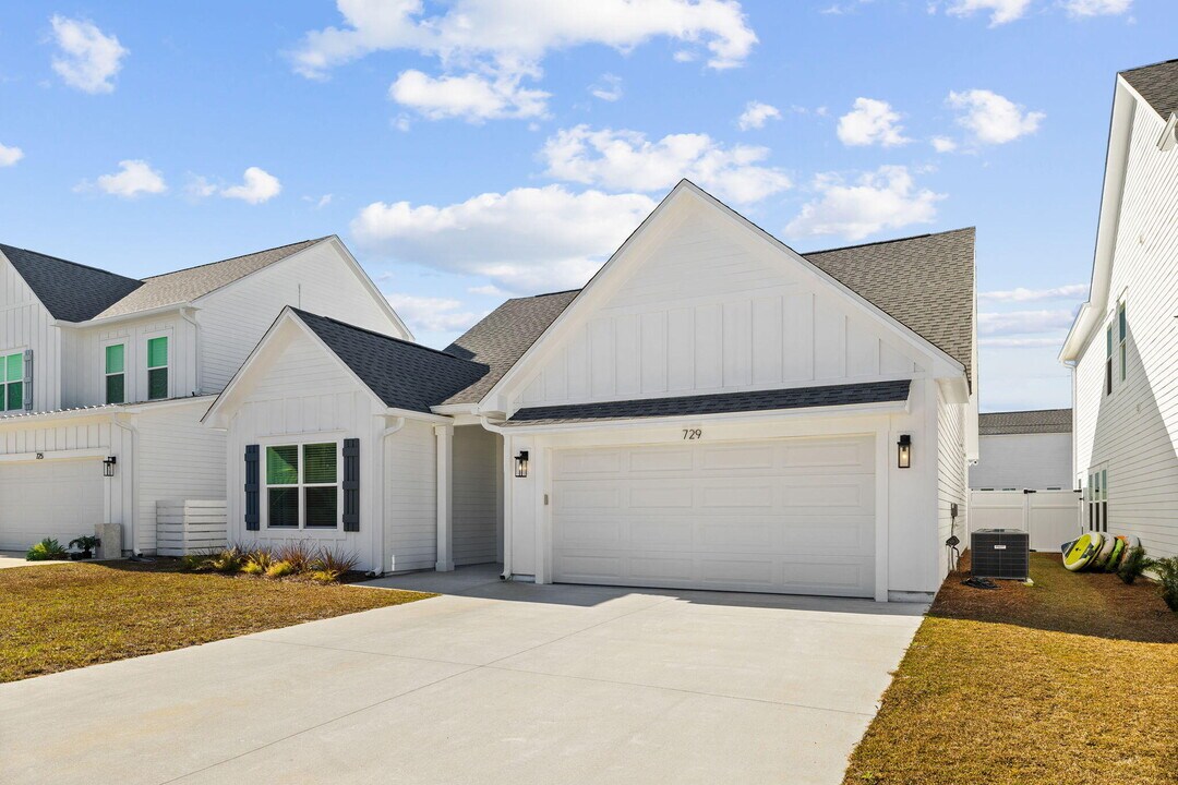 729 Landing Cir in Panama City Beach, FL - Building Photo