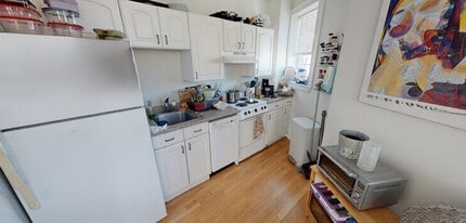 4 Bishop Allen Dr, Unit 2 in Cambridge, MA - Building Photo - Building Photo