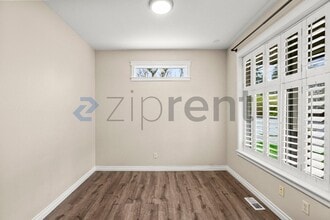 7413 NE 200th St in Kenmore, WA - Building Photo - Building Photo