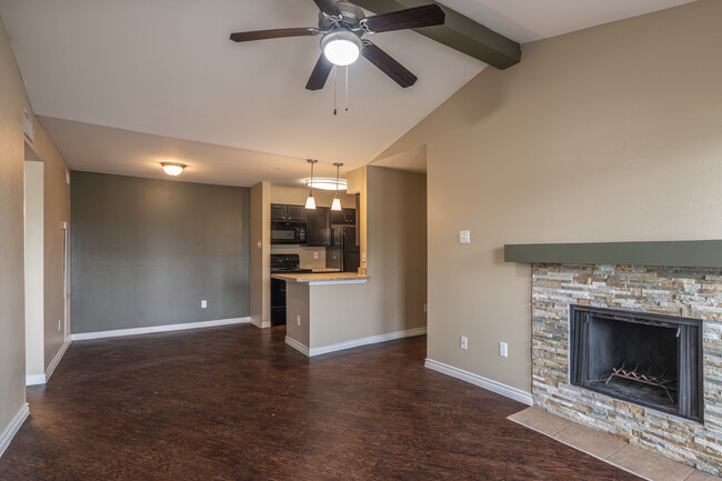 Sunrise at Atascocita in Humble, TX - Foto de edificio - Interior Photo