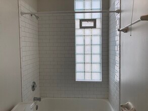 1736 N Arlington Pl, Unit Lower in Milwaukee, WI - Building Photo - Building Photo