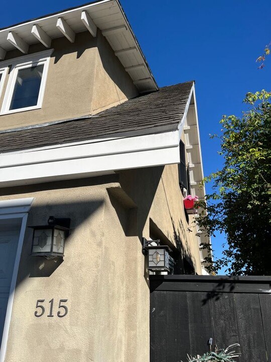 515 Fullerton Ave in Newport Beach, CA - Foto de edificio