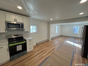 95 Cedar St in Manchester, CT - Foto de edificio - Building Photo