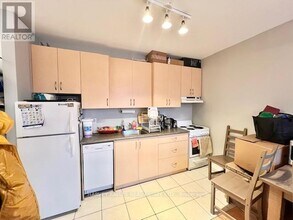 409 College St in Toronto, ON - Building Photo - Building Photo